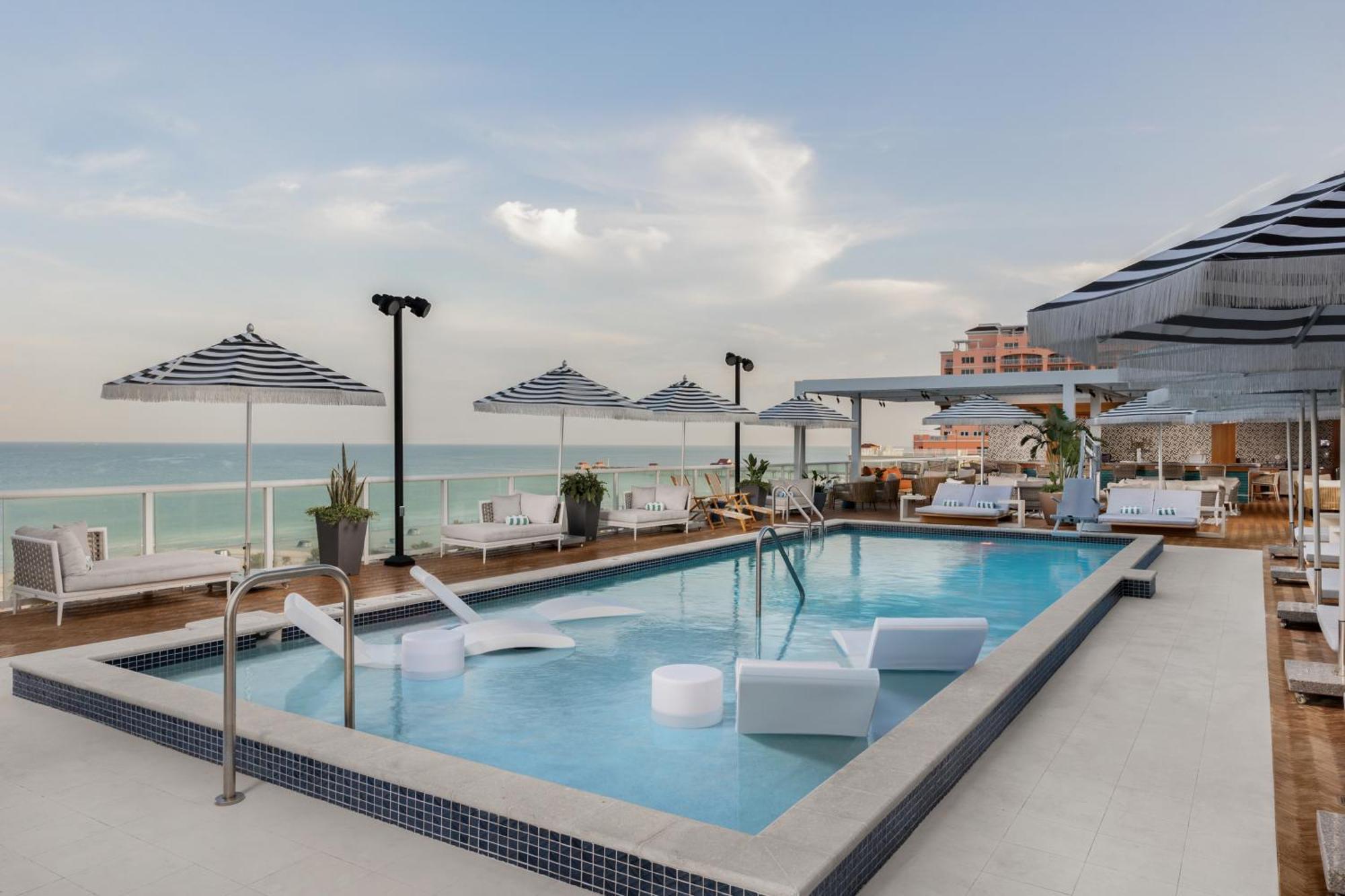 The Hiatus Clearwater Beach, Curio Collection By Hilton Bagian luar foto